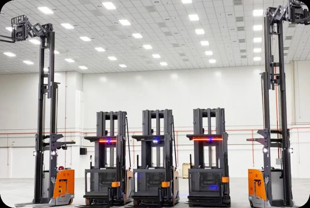 Zowell VNA Forklifts Delivered in Batch to Overseas Electronics Warehouses
