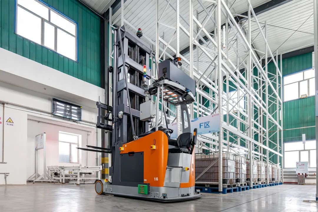 Zowell AGV forklifts build intelligent logistics in narrow aisles for agrochemical companies.
