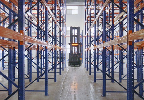 Only 1.75m Narrow Aisles: Zowell Man-Up VNA Forklift Delivers Dual Breakthrough in Storage Capacity and Picking Efficiency for Flavor Ingredient Warehouse