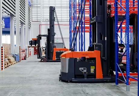 Overseas Case Study | Zowell's  Man Up Three-Way Forklift Helps Southeast Asian Power Equipment Companies Achieve Efficient Storage and Picking!