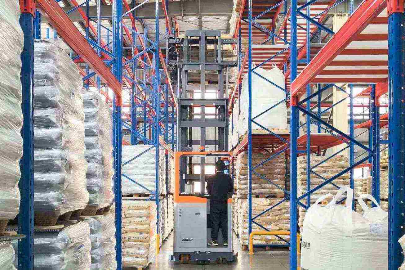 From floor stacks to 8-meter shelving: Zowell's narrow aisle solutions help new materials industry increase warehouse capacity by 70%.
